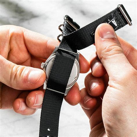 [Straps] A comprehensive guide to wearing a NATO strap : 